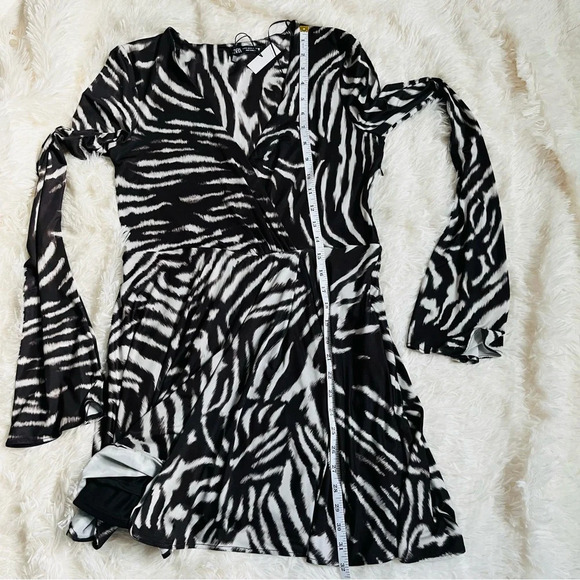 Zara NWT Zebra Animal Print Long Sleeve V-Neckline Stretch Dress Size Medium - Picture 15 of 15